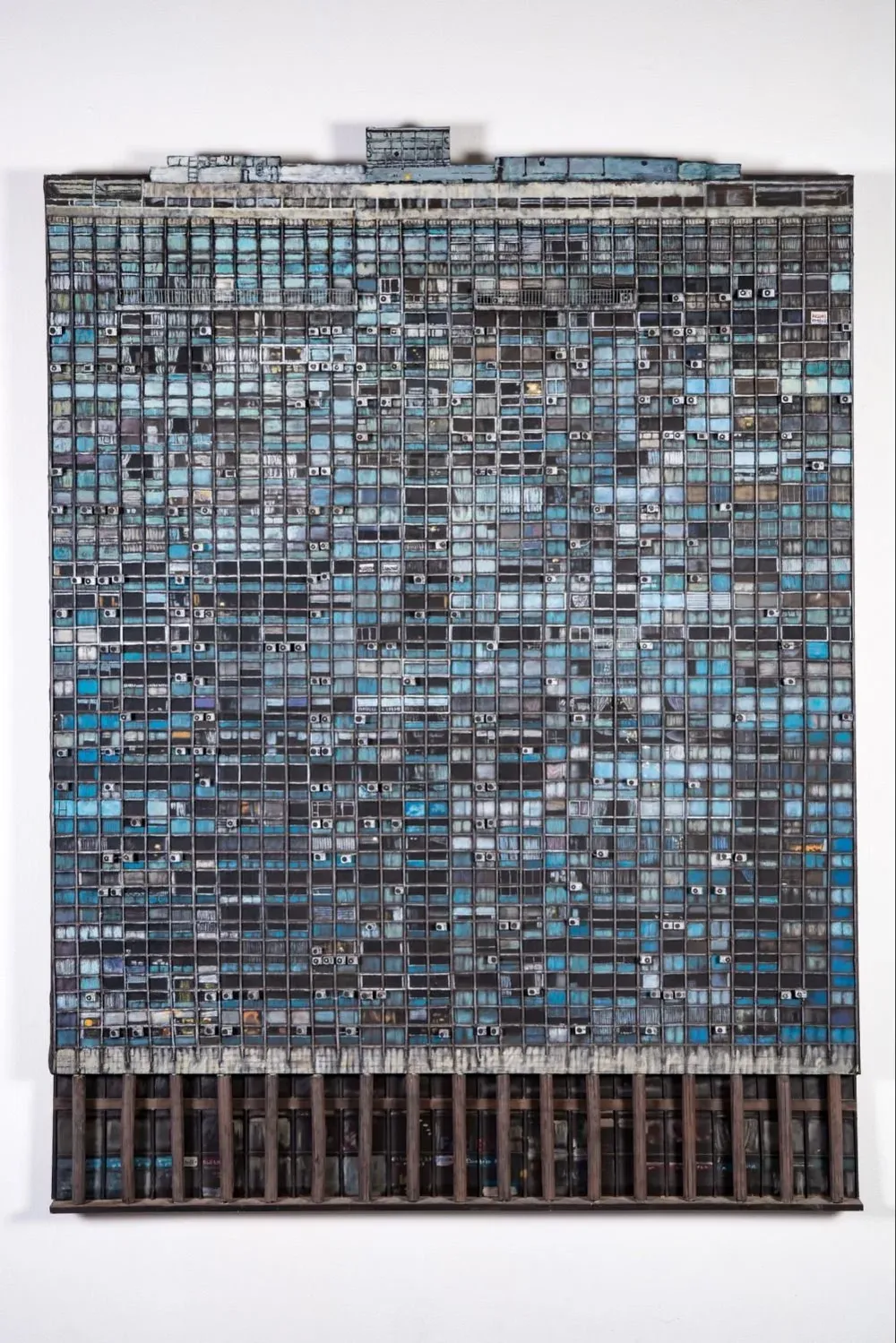 La Siesta (2014). Cartón, mdf, metal y pintura sobre tela. 201 x 150 x 7 cm