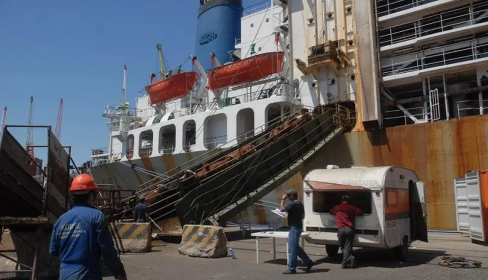 Una escena que se repite en el puerto de Montevideo