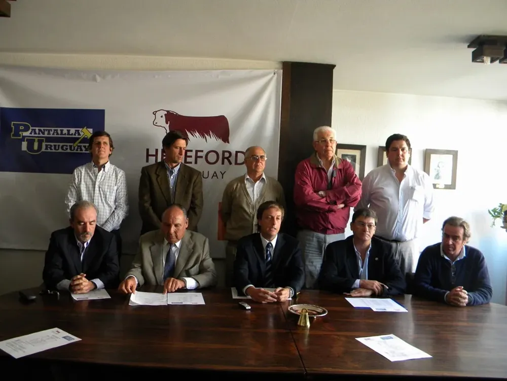Integrantes de la Sociedad de Criadores de Hereford, de Pantalla Uruguay y de Estudio 3000