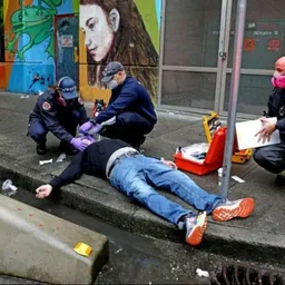 Unas 225.000 personas consumen drogas ilegales en la Columbia Británica.