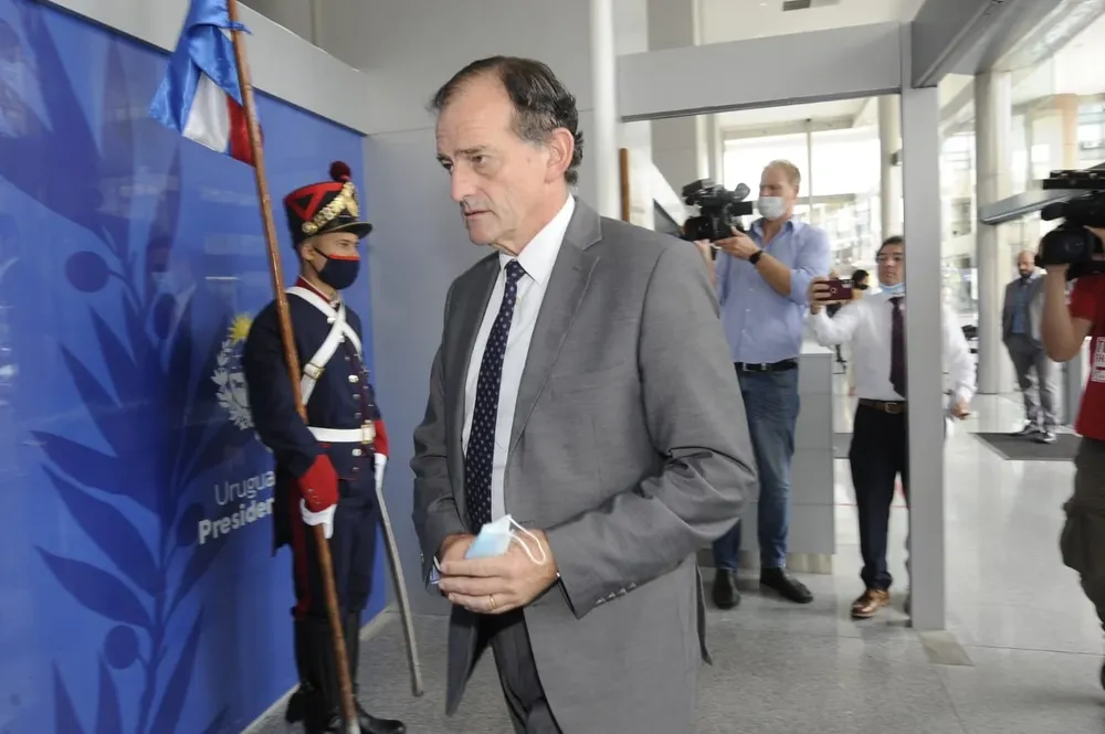 Manini fue a reunirse con Lacalle a la Torre Ejecutiva.