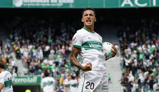 Álvaro Rodríguez celebra su gol contra el Alavés por LaLiga de España