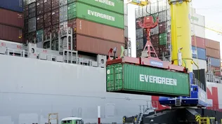 El OOCL Qingdao, un superbarco en el puerto de Montevideo