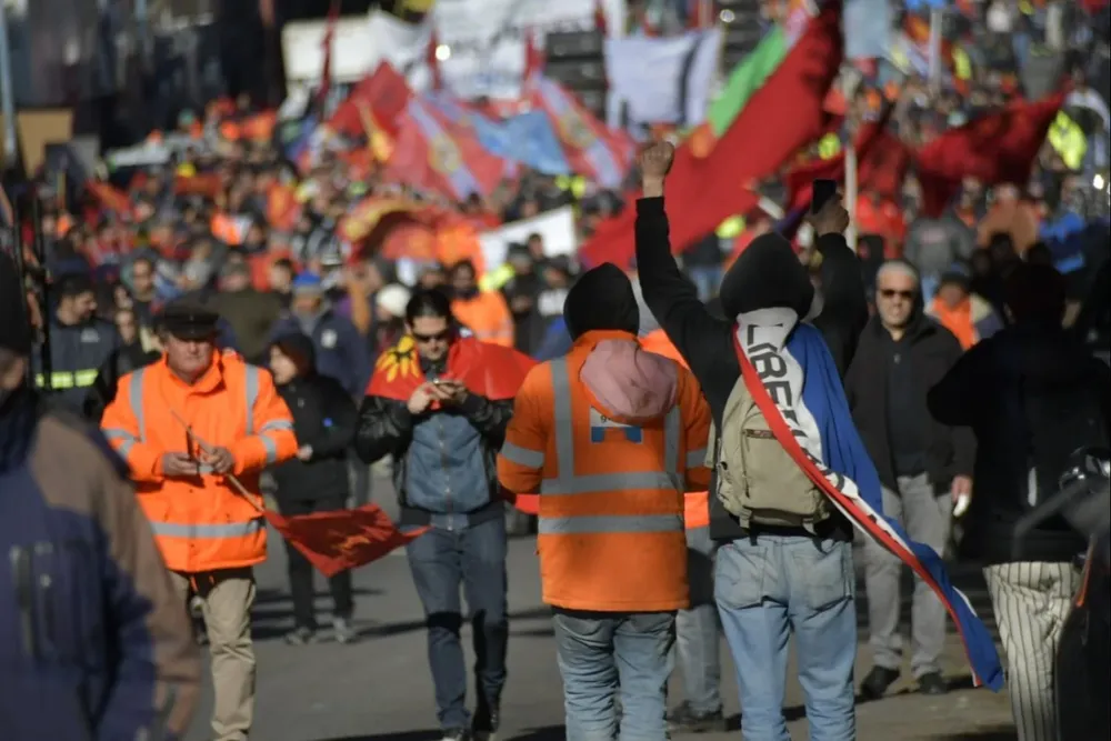 Archivo de julio, 2022. Paro parcial y movilización del PIT-CNT por la avenida 18 de julio hacia el Palacio Legislativo