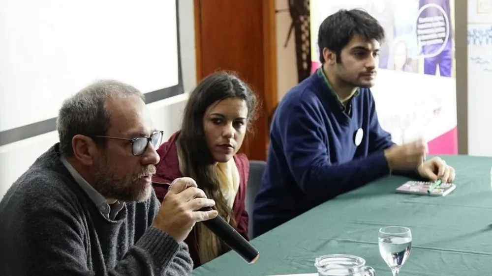 José Olascuaga (MGAP), Angélica Rodríguez (emprendedora) y Federico Barreto (INJU).