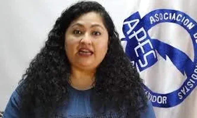 La presidenta de APES, Ángelica Cárcamo, señaló que la entidad que más agrede a la prensa es “el estado salvadoreño”.