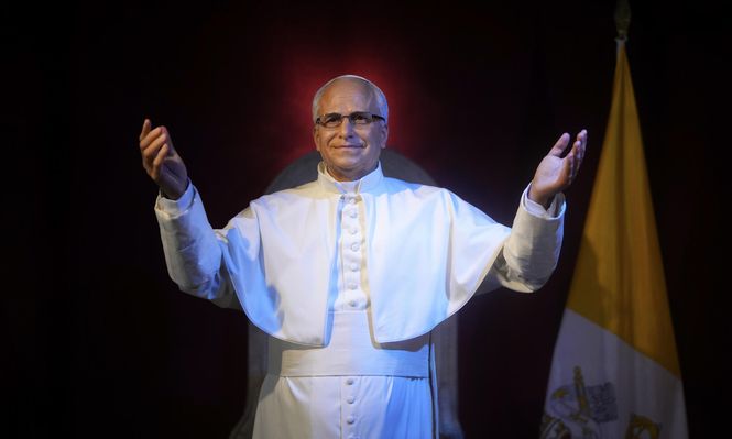 La figura del papa León XIV en el Museo de Cera de Madrid. EFE.