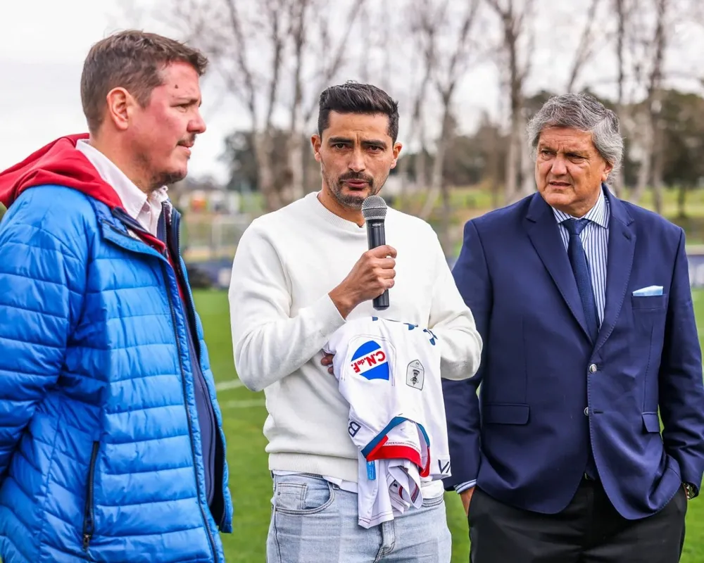 Gonzalo Chory Castro, Antonio Palma y Pablo Durán en la presentación del jugador