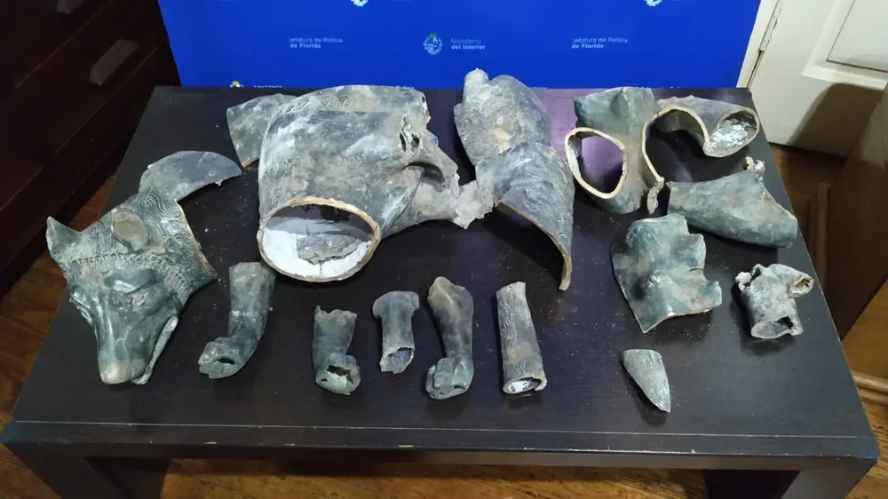 Pedazos de la estatua de la loba encontrados por la Policía de Florida