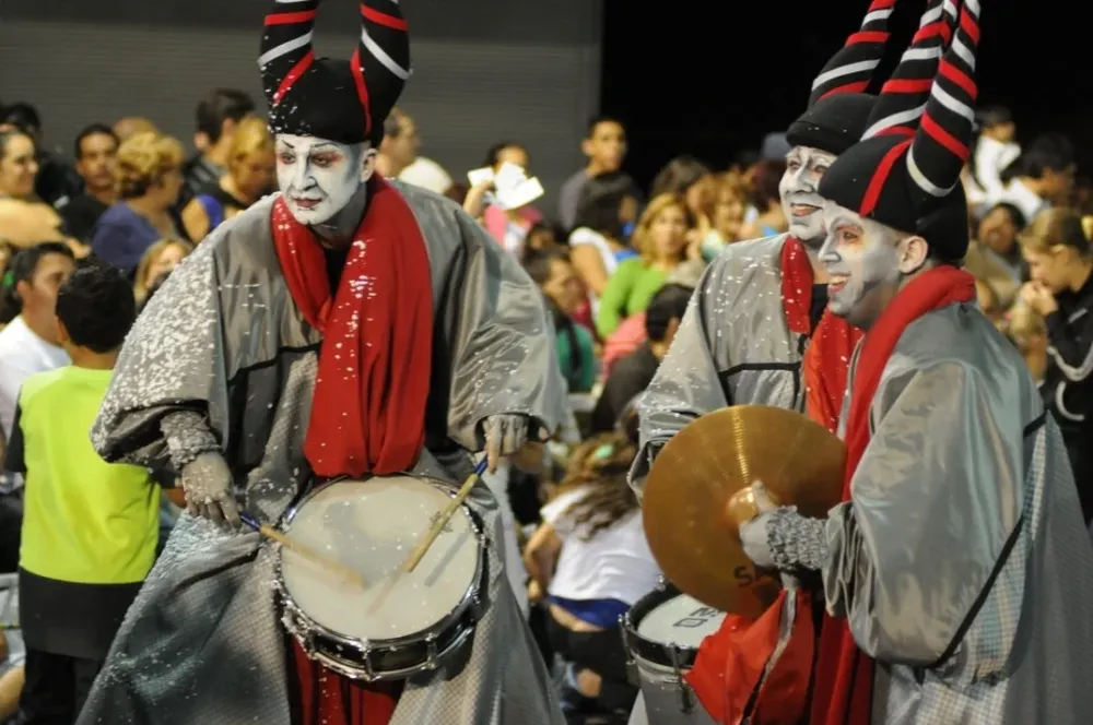 Seis horas duró el desfile de este año