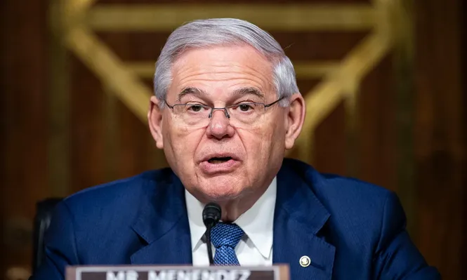 El FBI allanó la casa del legislador y encontró US$ 100.000 en lingotes de oro y US$ 480.000 en efectivo, en gran parte escondidos en armarios, ropas y una caja fuerte.