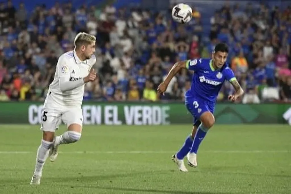 Valverde por la banda derecha