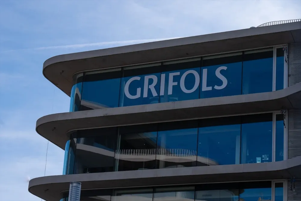 Las acciones de Grifols siguen en caída libre.