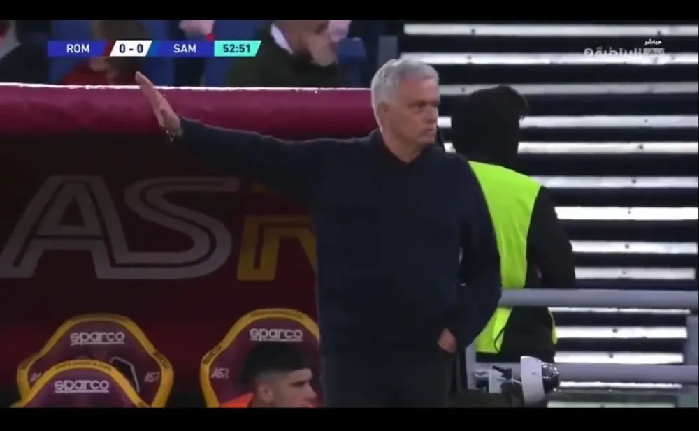 El gesto de Mourinho para frenar los insultos racistas al entrenador rival
