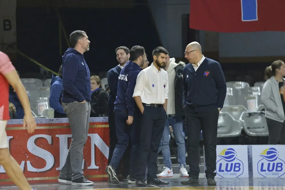 Diego Cal y Nicolás Mazzarino haciendo ajustes