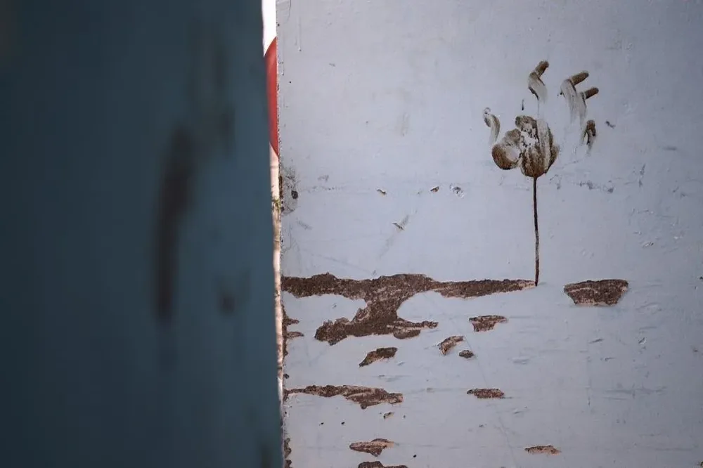 Huellas de sangre en el kibutz.