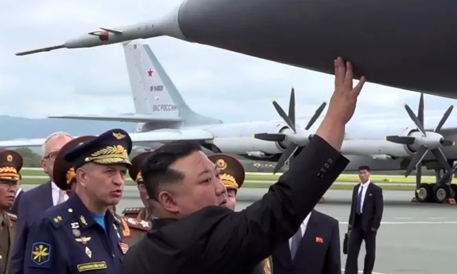 En su visita a la base militar de Vladivostok, el líder norcoreano inspeccionó el nuevo MIg-31 ruso armado con misiles hipersónicos Kinjal