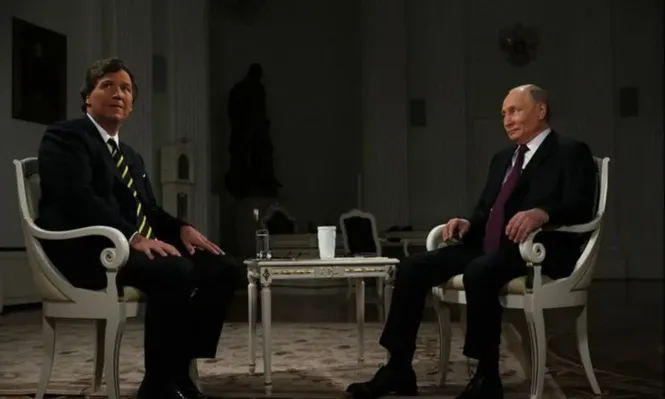 “Putin cree que Rusia tiene derecho histórico sobre partes del oeste de Ucrania…y eso sería una expresión sincera de lo que piensa, concluyó Carlson después de realizar la entrevista.