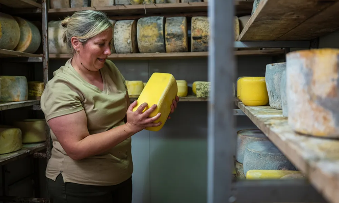 Mujeres rurales, indispensables, también en el medio rural.