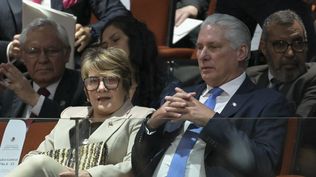 El presidente de Cuba Miguel Díaz-Canel y su esposa en la asunción de la presidenta de México Claudia Sheinbaum.