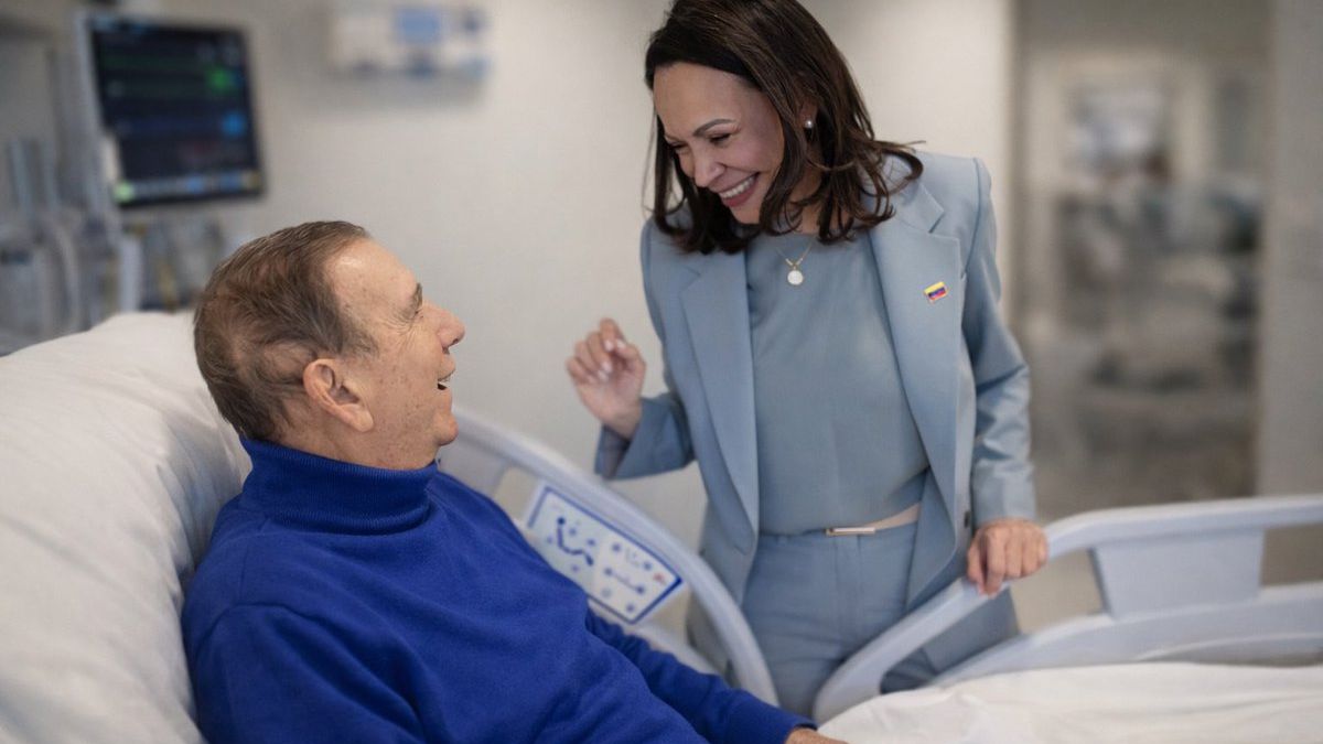 Edmundo González Urrutia fue hospitalizado y no irá al acto con María Corina Machado en Madrid