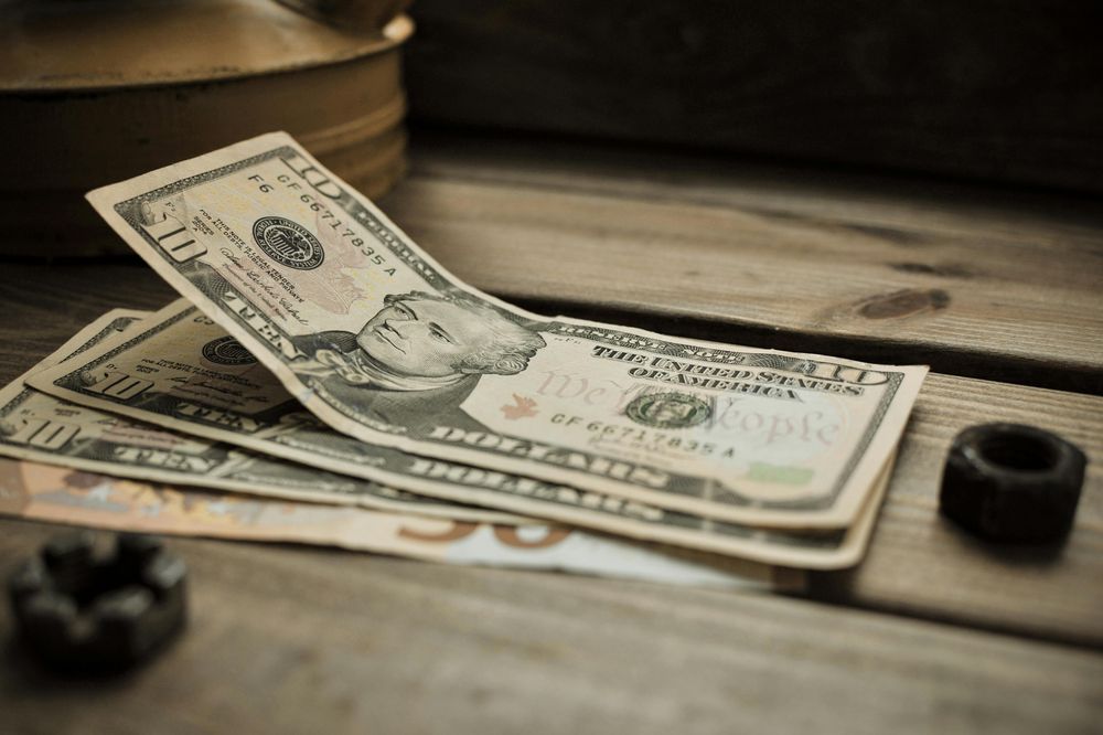 En 2016, un billete con doble denominación se vendió por 37.600 dólares en una subasta.  