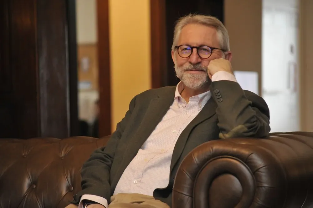 Yago de la Cierva se desempeña en IESE como director académico de los cursos sobre Communication skills.