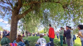 Lechería: paro de 24 horas este martes 3 en el sector industrial; en la foto, asamblea abierta en Melo con trabajadores de Coleme, de otros sindicatos, directivos de la FTIL y actores políticos del departamento.