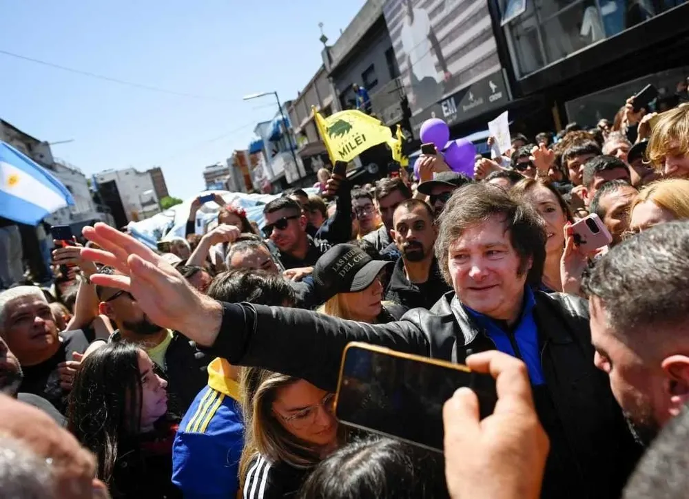 Milei en campaña apunto a Massa: Es el candidato del status quo