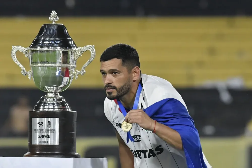 Miguel Samudio celebrando el campeonato que ganó con Liverpool en 2023