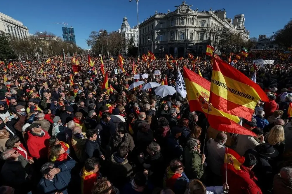 30.000 personas acudieron a la plaza de Cibeles para asistir a la protesta