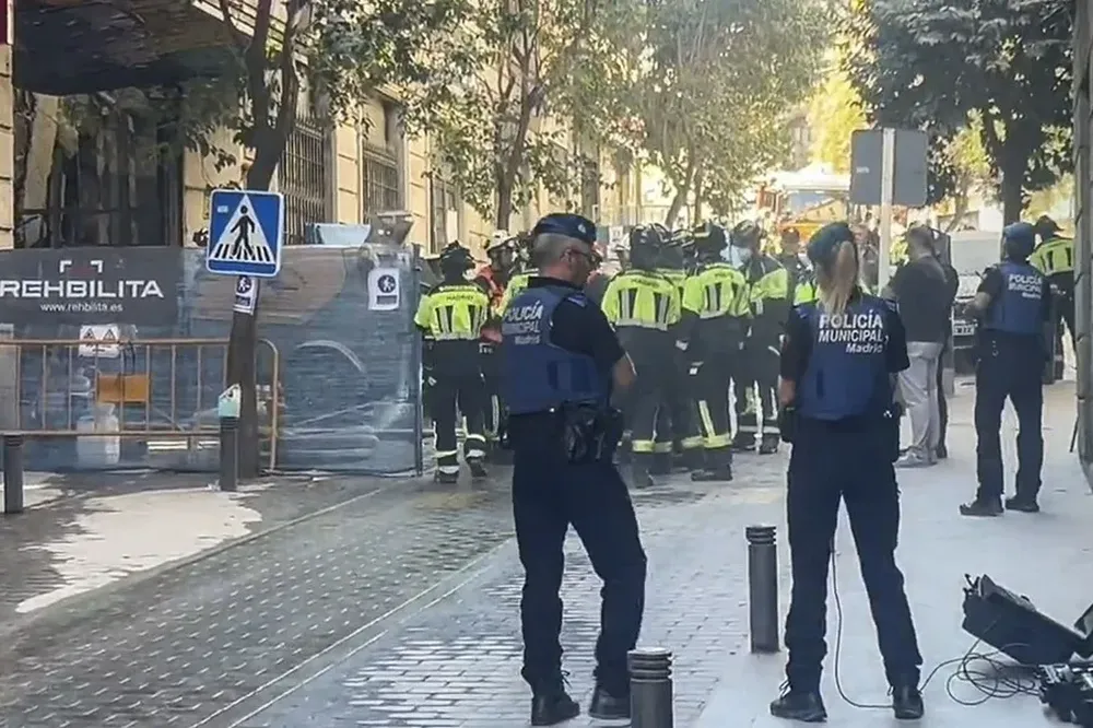 Cómo quedó la calle del derrumbe del edificio en Madrid que dejó 10 heridos y desaparecidos.