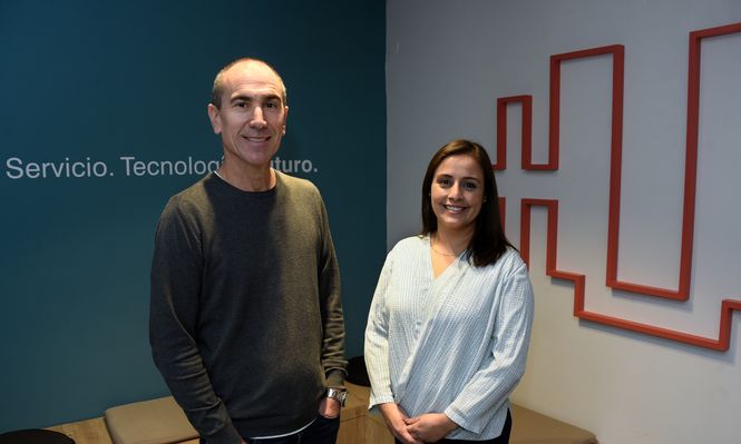 César Pizzini, director de Plus Ultra, Patricia Salas, Sales Manager de Ricoh.