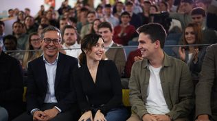 Díaz Ayuso acusa a Sánchez de llevar a España al guerracivilismo y dejar una herencia envenenada a los jóvenes