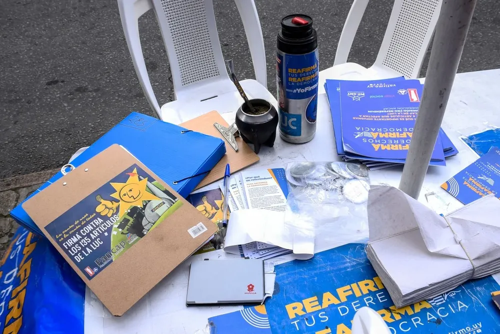 Las campañas de recolección de firmas para convocar a un referéndum derogatorio de la Ley de Urgente Consideración (LUC) están en la recta final