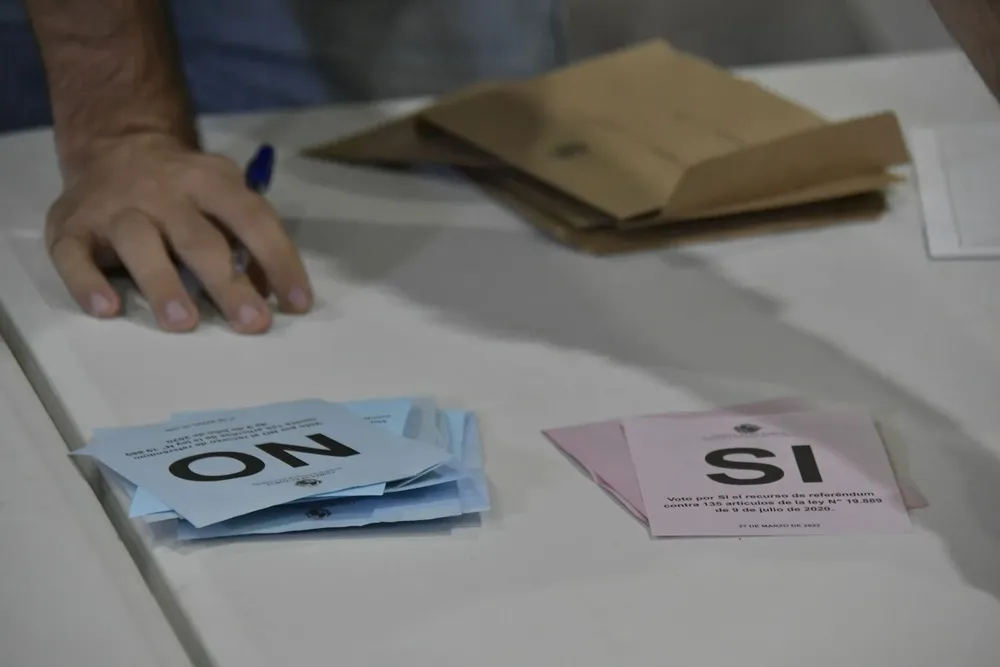 El pasado domingo 27 tuvo lugar la votación por el referéndum a 135 artículos de la LUC