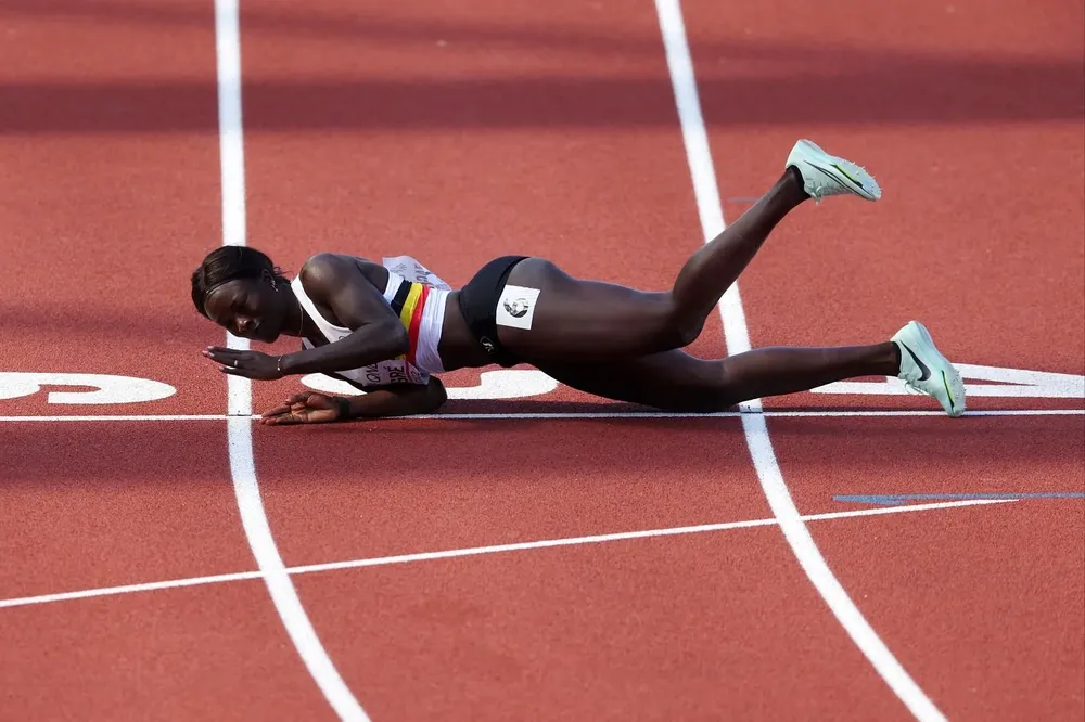 La dura caída de Zagre sobre la meta