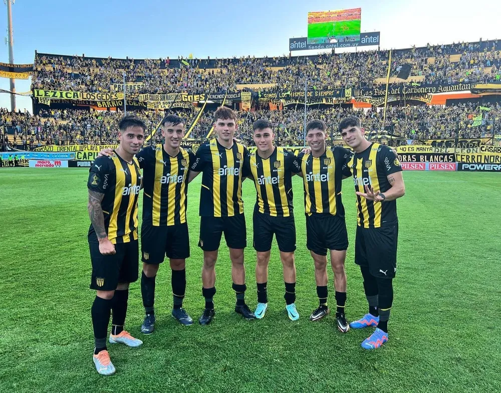 Los juveniles de Peñarol que estuvieron ante Deportivo Maldonado en el Estadio Campeón del Siglo