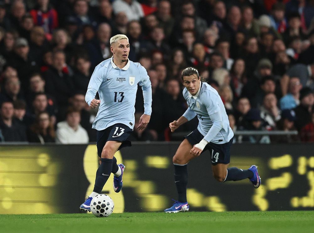 Guillermo Varela y Agustín Canobbio en el partido entre Inglaterra y Uruguay en Wembley Guillermo Varela y Agustín Canobbio en el partido entre Inglaterra y Uruguay en Wembley