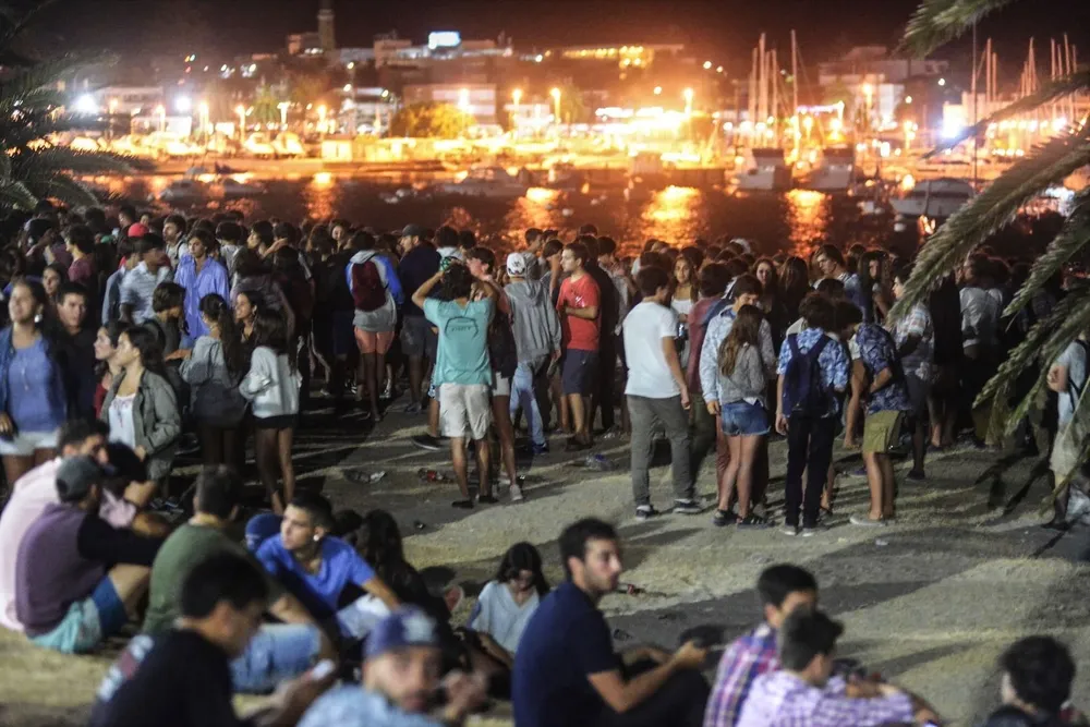El puerto de Punta del Este es uno de los clásicos puntos de encuentro en el balneario fernandino