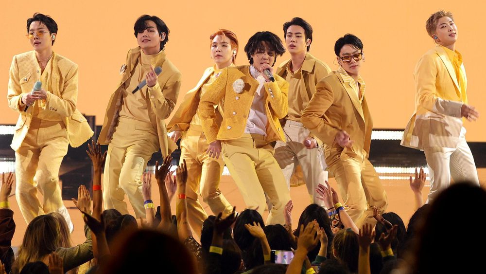 BTS llevó el K-pop al gran público occidental con éxitos como Dynamite y Butter.