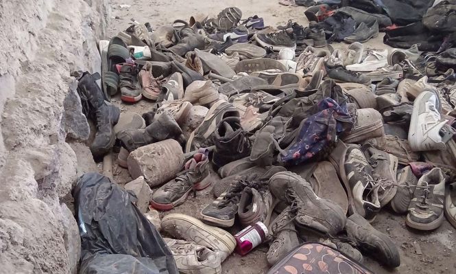 En el Rancho Izaguirre fueron encontrados cientos de zapatos.