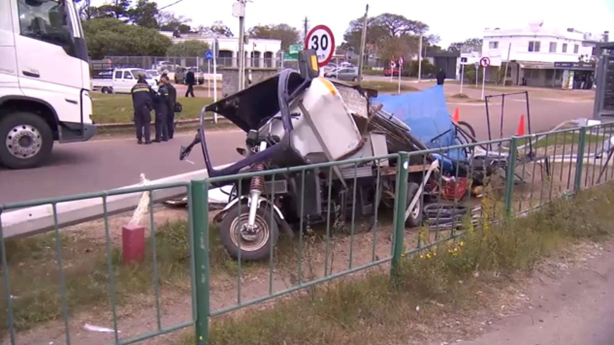 Un camión con zorra derribó una columna en Lagomar que impactó en un niño de nueve años, que pasó de CTI a cuidados intermedios