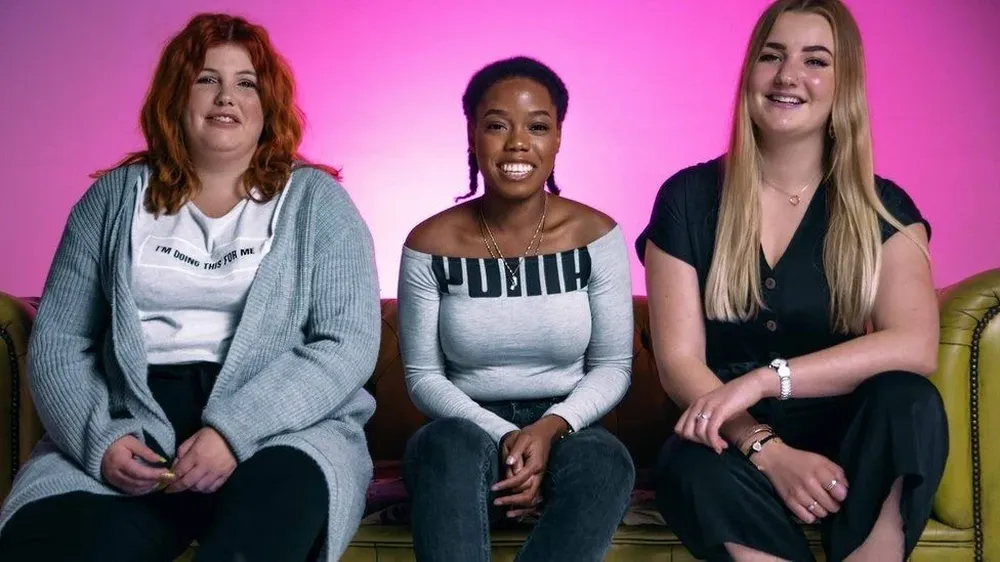 Sadie, Rebekah y Bex sufren endometriosis. En los tres casos los médicos demoraron años en llegar a un diagnóstico.