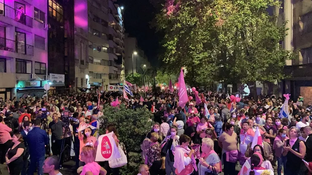 Marcha por el Sí en la zona del Obelisco, en Montevideo