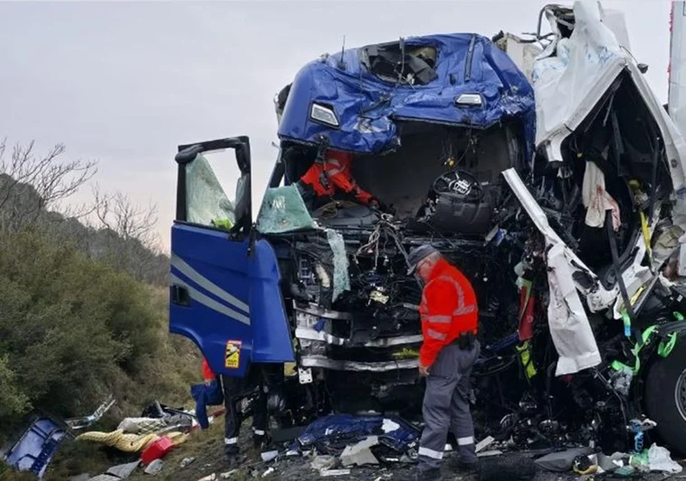 El frente de uno de los camiones siniestrado en Navarra