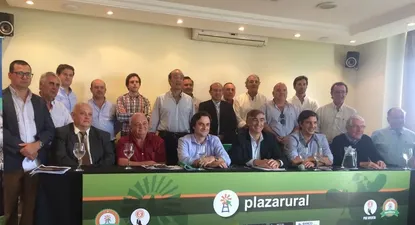 plaza rural con mucha oferta y la plaza angus