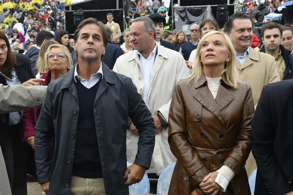 Luis Lacalle Pou, Álvaro Delgado y Beatriz Argimón