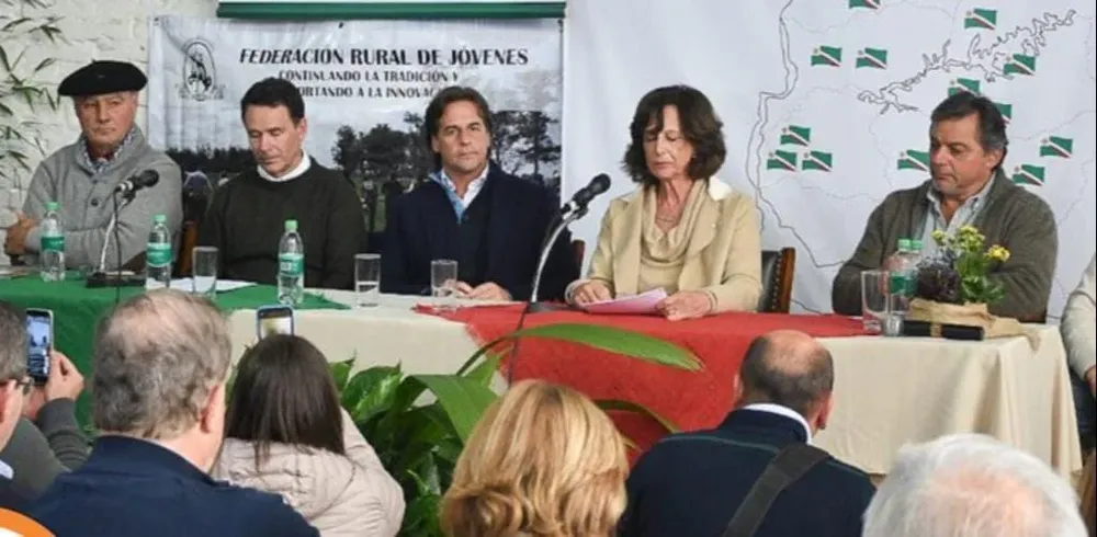 Silva dio el discruso al lado del presidente Lacalle