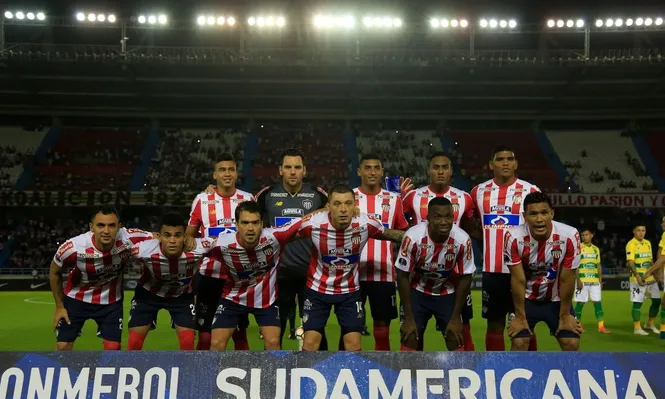 En un polémico partido, Junior se clasificó a semifinales de la Sudamericana